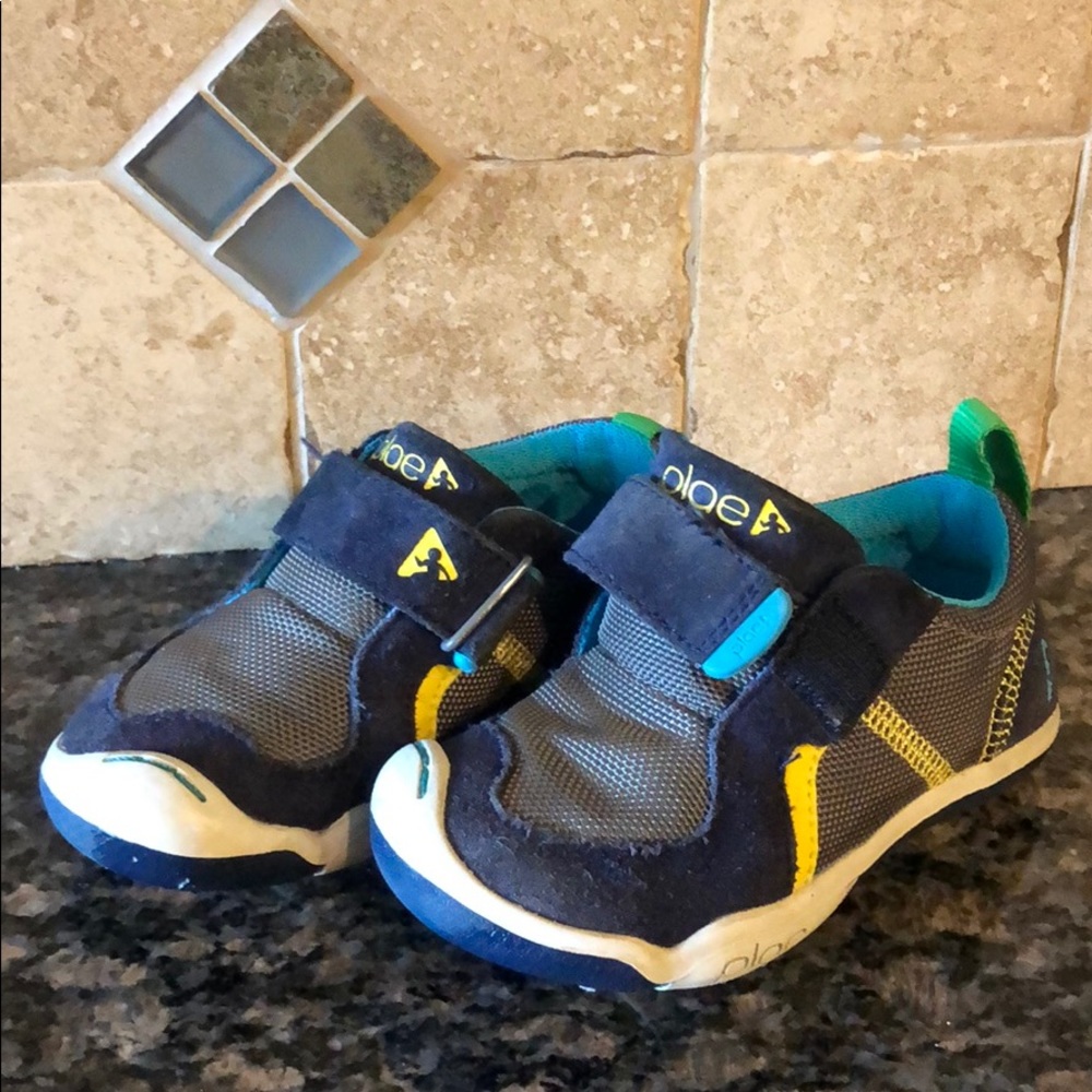 Plae Ty shoes toddler 6.5